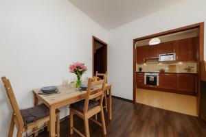 Modern Apartment Malborska,14, Metro&Mall, Parking&SmartTV