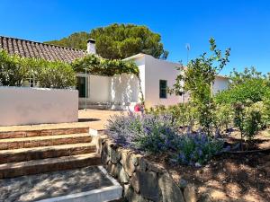 Casa Privada con Vistas Panorámicas al Mar y Montaña
