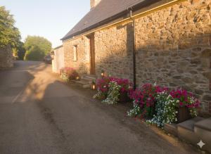 De-Vollard, Cornish Cottage, Lovely Village