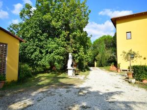 Restful Farmhouse near Forest in Vinci with Pool
