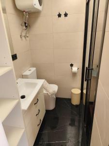 5 min walk from Yumbo! 517