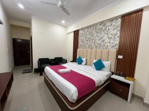 Hotel Paras Plaza