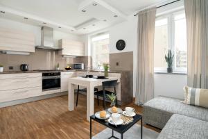 Rodzinny Apartament z Parkingiem w Poznaniu by Noclegi Renters