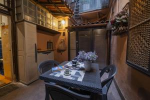 Romantic Piazza Navona Hideaway