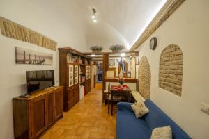 Romantic Piazza Navona Hideaway