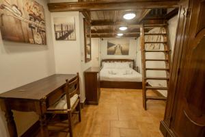 Romantic Piazza Navona Hideaway