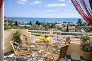 Dreamy Sea View Apartment with Access to Private Pool & Stunning Rooftop