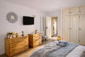 Dreamy Sea View Apartment with Access to Private Pool & Stunning Rooftop