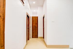 FabHotel Adhiraj Inn