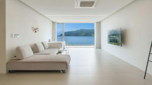 Geoje Lighthouse Pension