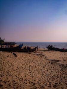 Haven Home stay Explore cherai beach like Never b4