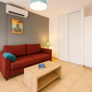 Mini villa vue jardin dans résidence calme wifi piscine mer à pied