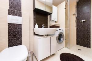 Vanilla 3, 4bdr 2bth apartment 5min to Main Square