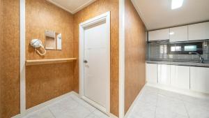 Gyeongju Poseokjeong Hanok Pool Villa