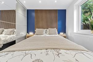 Newly & Stylish Renovated 2BR at Angel Station