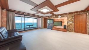 GoSeong Beach Jin Spa Pension