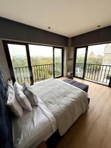 Luxurious New Loft with Iconic City Views