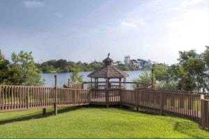 2301 Enclave Skyline condo Near Universal