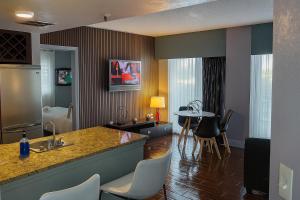 2301 Enclave Skyline condo Near Universal