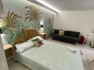 Suite with bathroom and private terrace in the center