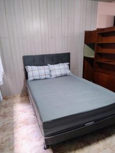 Apê perfeito para casais e família 7 camas em frente ao metro