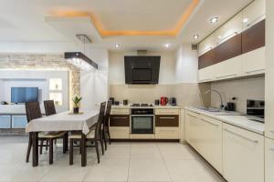 Golden Warsaw - One Bedroom Apartment 5