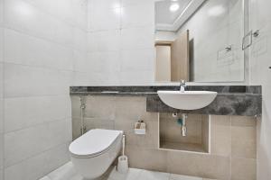 Golden Stays - Opulent 2BR View Residence at The Bay