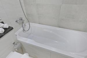 Golden Stays - Opulent 2BR View Residence at The Bay