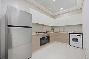 Golden Stays - Opulent 2BR View Residence at The Bay