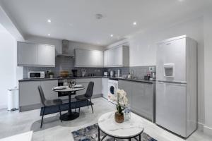 2 Bed Stylish Central Rochester Apartment Sleeps 4 Netflix Work Space