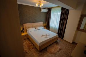 Marc Holiday Moonlight