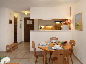 Apartment Centaure B RS 2 by Interhome