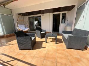 Garden, Terrace & Parking between Nice & Cannes