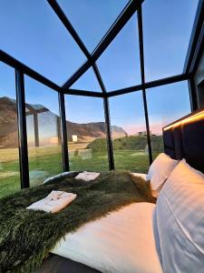 Aurora Glass Cabin II Private sauna and Jacuzzi