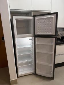 Apto Completo 2 Quartos em Frente ao Shopping com Vaga