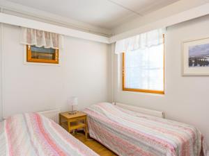 Holiday Home Karhunvartijan pirtti b2 by Interhome