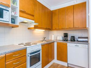 Holiday Home Karhunvartijan pirtti b2 by Interhome