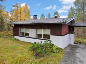 Holiday Home Valkeisrinne m1 by Interhome