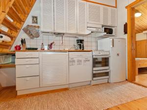 Holiday Home Lomakivakka b6 by Interhome