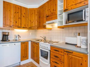Holiday Home Karhunvartijan linna c18 by Interhome