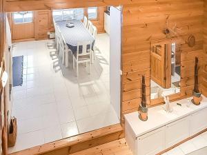 Holiday Home Metsä-vuosseli rukalumous by Interhome