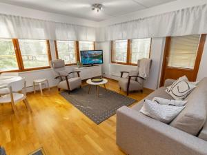 Holiday Home Karhunvartijan linna a4 by Interhome
