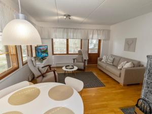 Holiday Home Karhunvartijan linna a4 by Interhome