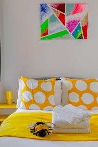 3 Bedroom London Flat, Sleeps 8 people, 2 Bathrooms, Free Parking