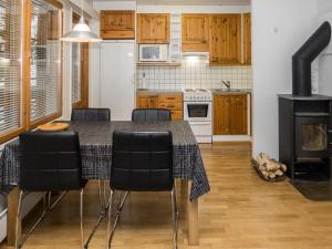 Holiday Home Karhunvartijan linna b11 by Interhome