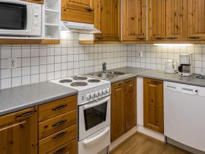 Holiday Home Karhunvartijan linna b11 by Interhome