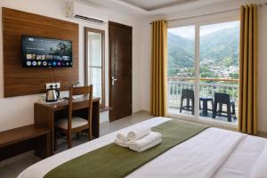 Ima Ganga Hotel - Aesthetic, Quite Mountain View Rooms In Upper Tapovan with netflix, free airport pickup for 7 or more nights booking