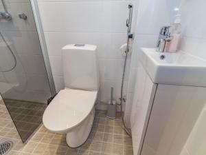 Holiday Home Vuosselinhelmi c6 by Interhome