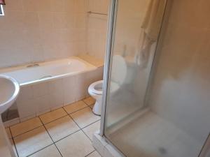 Cozy 1 Bedroom Apartment on 21 Sunset Ave