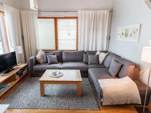 Holiday Home Karhunvartijan tupa a6 by Interhome